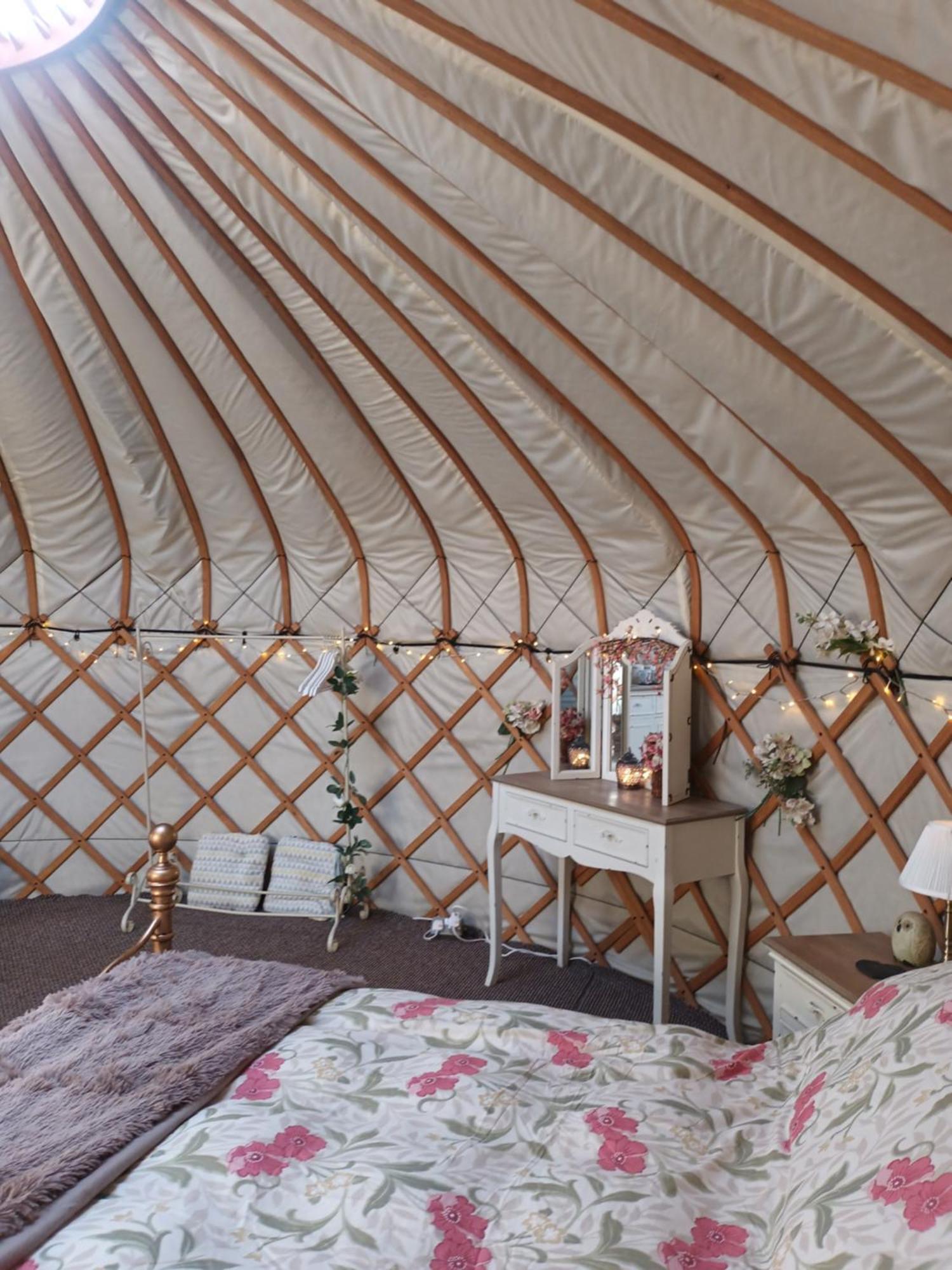 Gingerbread Cottage Yurts 东德勒翰 外观 照片